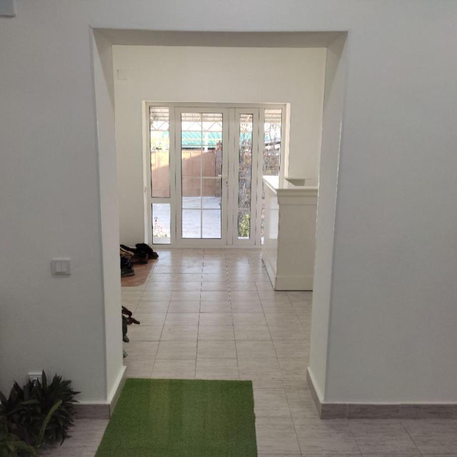 Abs Guest House Osch Exterior foto